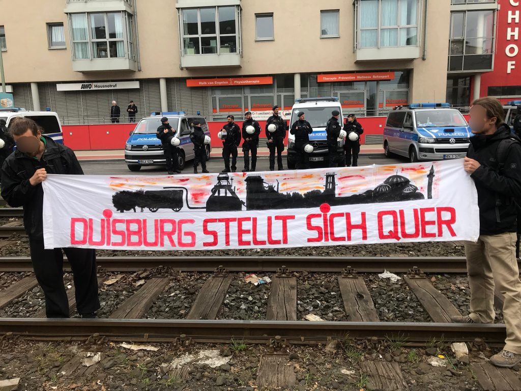 Duisburg stellt sich quer: Gegen Nazis in Duisburg! Foto: Peter Ansmann