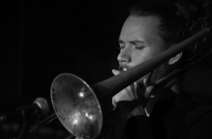 Cool-Jazz im "Oval Office": Max Wehner an der Posaune (Foto: Roland W. Waniek, 16. Oktober 2019)