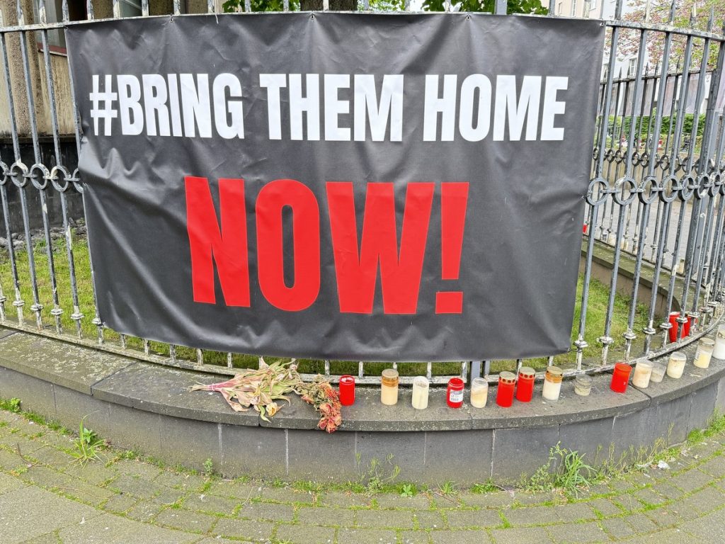 Jüdische Gemeinde Düsseldorf: #BringThemHomeNow! (Foto: Peter Ansmann)