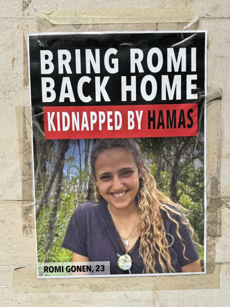 Romi Gonen, Geisel der Hamas-Bestien (Foto: Peter Ansmann)