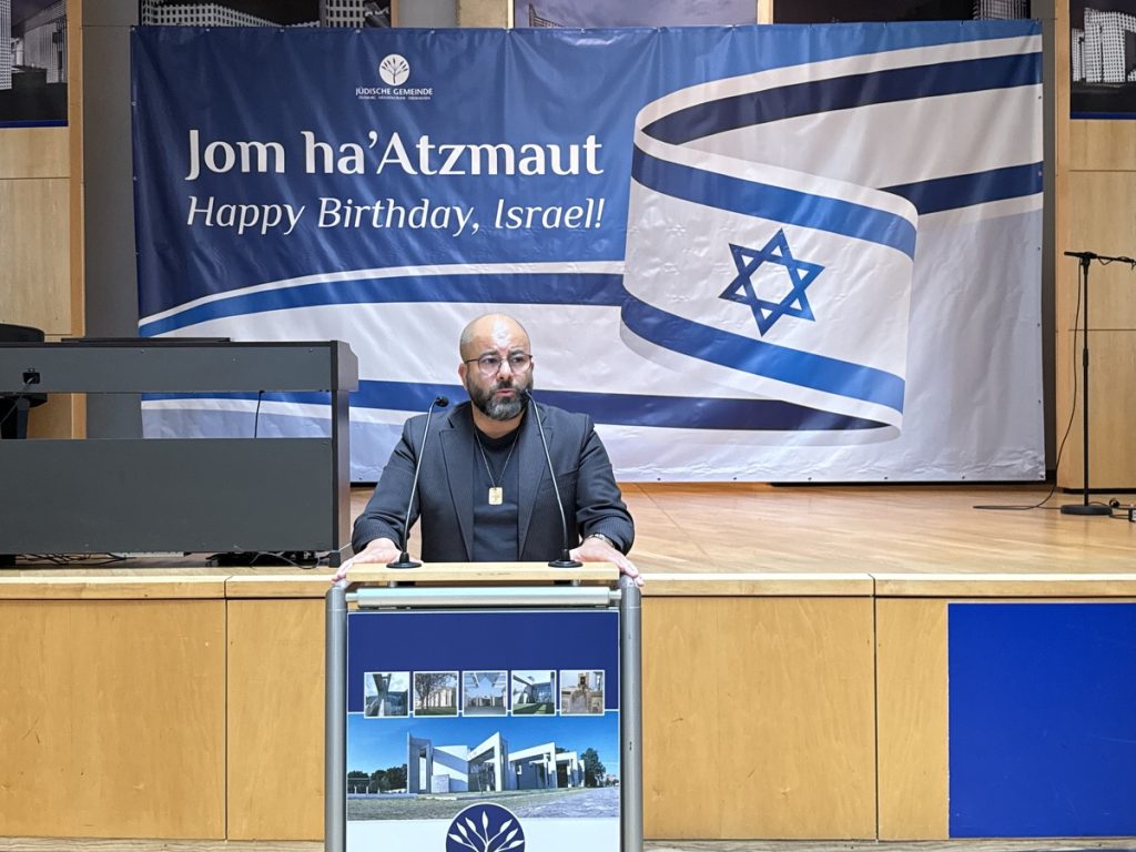Arye Sharuz Shalicar: "Plötzlich bekommst du Yom Kippur und Holocaust, auf Ecstasy, am eigenen Leib mit." (Foto: Peter Ansmann)